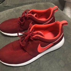 Red Nike roshe